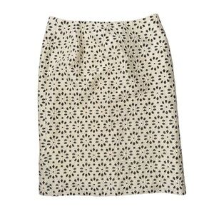 ▶️ Carolina Herrera ◀️ Laser Cut Flower Cream Skirt